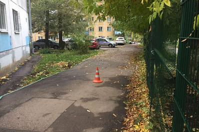 В Самаре "Гранта" сбила пешехода на тротуаре