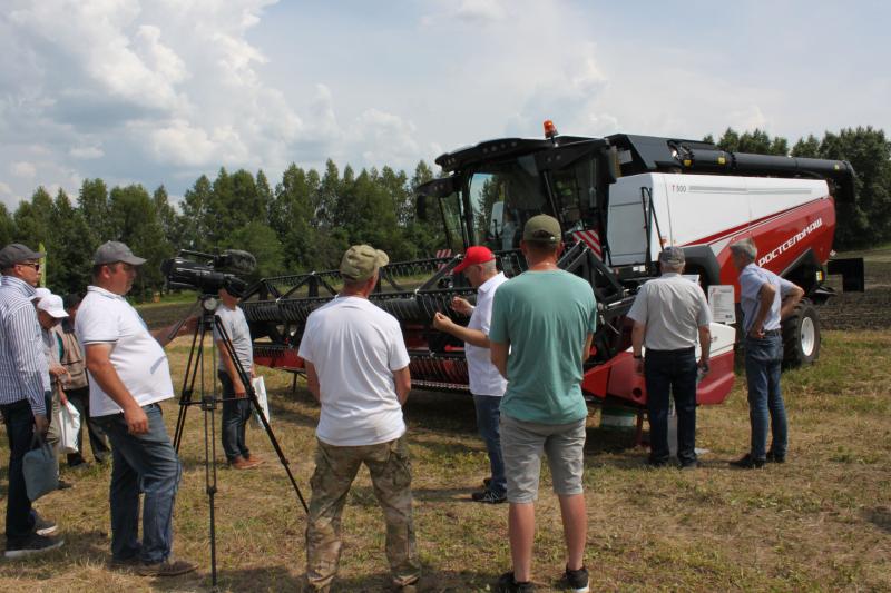 Не потерять ни одного зернышка: российские и зарубежные аграрии заинтересованы комбайном Т500