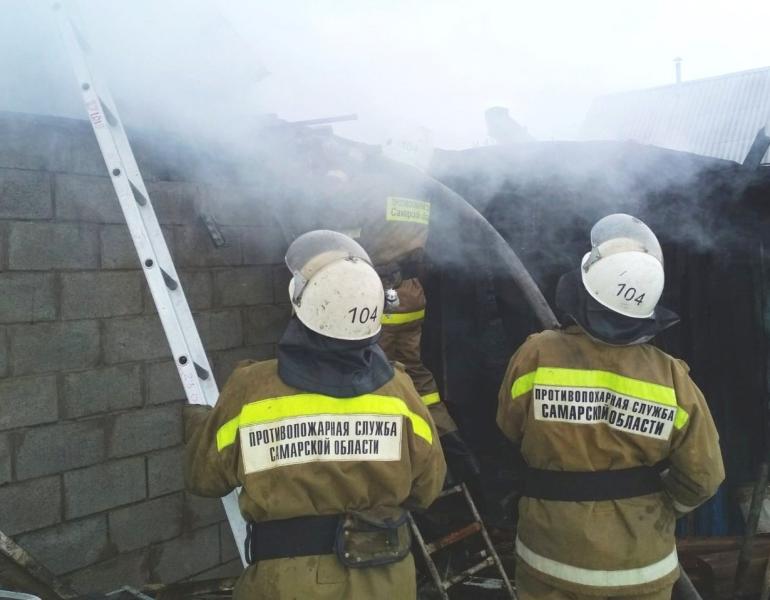 В селе Самарской области вспыхнула трава на 100 "квадратах"