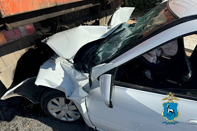 Трое пострадали: в Тольятти "Гранта" въехала в КамАЗ