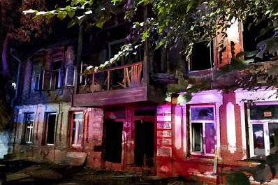 В Самаре на улице Садовой горят расселенные дома