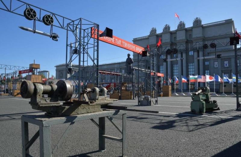 Музейные экспозиции и концерт: как отметят День воинской славы на площади Куйбышева 