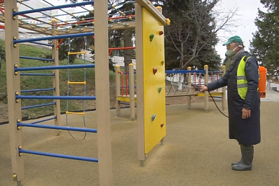 В Самаре набережную Волги дезинфицируют вручную