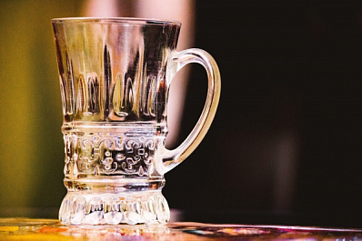 Под Сызранью мужчина разбил о голову дамы два стакана