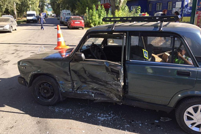 В Самаре при столкновения двух машин одну отбросило на пешехода