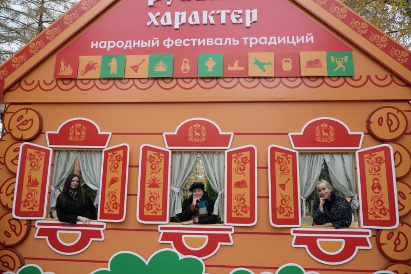 Видео: в Самаре прошел народный фестиваль традиций "Русский характер"