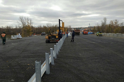 Дмитрий Азаров проверил ход строительства Фрунзенского моста