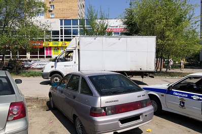 В Тольятти грузовик сбил маму с годовалым малышом в коляске