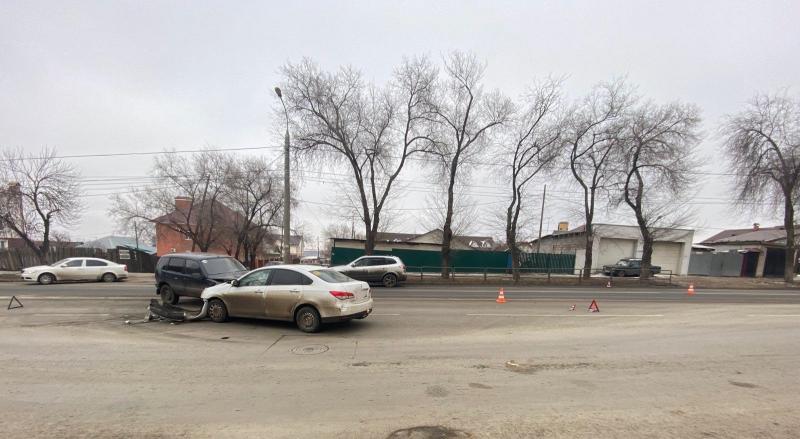 В Самаре женщина на иномарке устроила аварию с тремя автомобилями