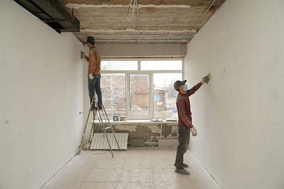 Общественники и депутаты Отрадного проверили ход ремонта медучреждений 