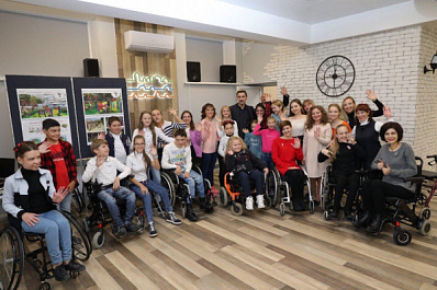 Дима Билан подарил в Самаре детям сертификат на инклюзивную площадку