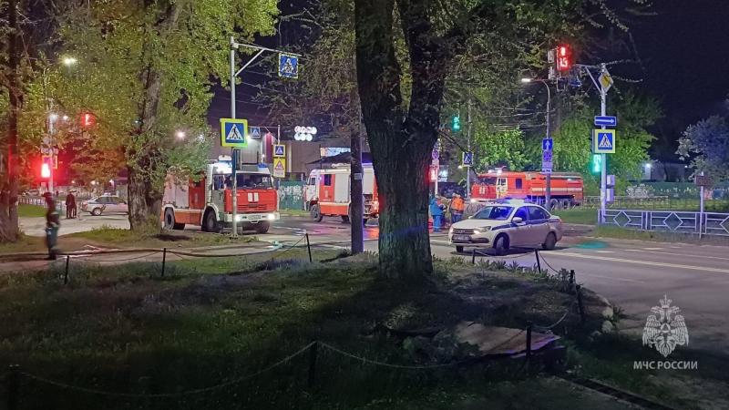 В Самаре 45 человек потушили заброшенный дом на улице Свободы