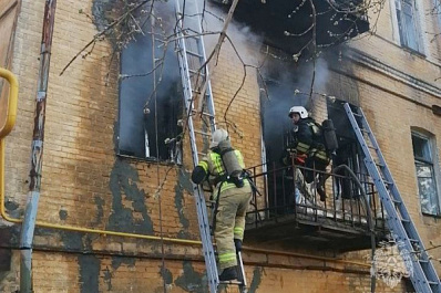 В Самаре загорелась трехэтажная "заброшка" на ул. Степана Разина
