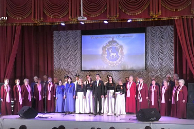 "Устремленные в будущее": жителям Волжского района показали фильм о творческом пути Владимира Ощепкова