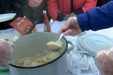 Международный день пельменя отметили в парке Дружбы