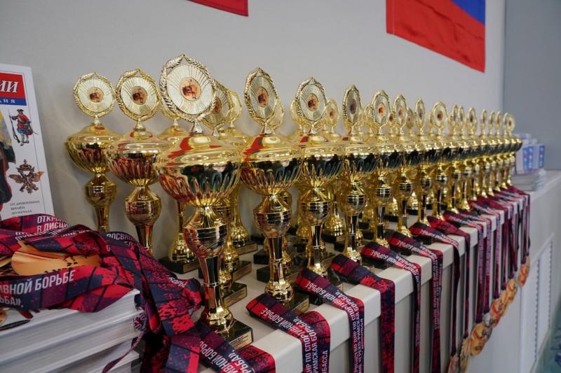 Спорткомплекс, восстановленный самарскими специалистами в ДНР, принял первые соревнования