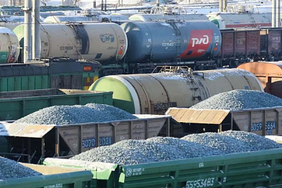 Губернатор Дмитрий Азаров поздравил железнодорожников с профессиональным праздником