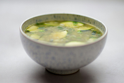 Квас или кефир? Самарцы рассказали, чем заправляют окрошку