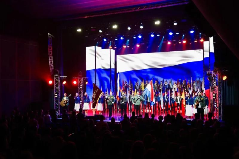 В Самаре губернатор Федорищев поздравил студотряды с закрытием III трудового семестра