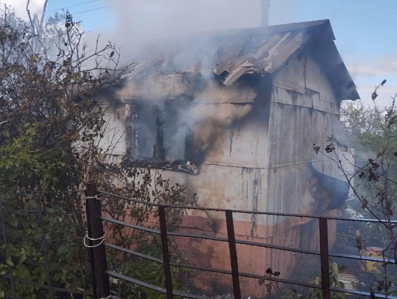 В Самарской области пожар с бани чуть не перекинулся на дом