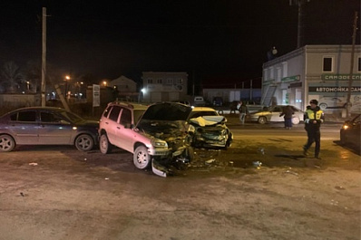 В Самаре после столкновения трех машин госпитализировали женщину