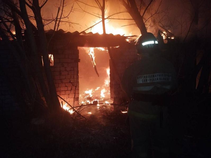 В Самарской области 31 марта вспыхнул сарай на 40 "квадратах"