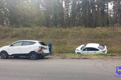 В Самарской области в столкновении двух легковушек на трассе пострадала женщина