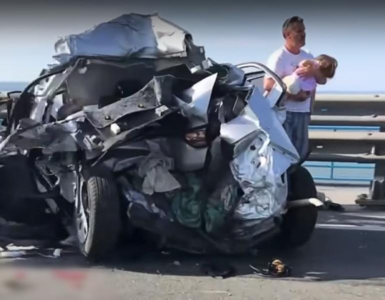 Сколько людей умирает в дтп. Авария на президентском мосту Ульяновск. ДТП на президентском мосту в Ульяновске.