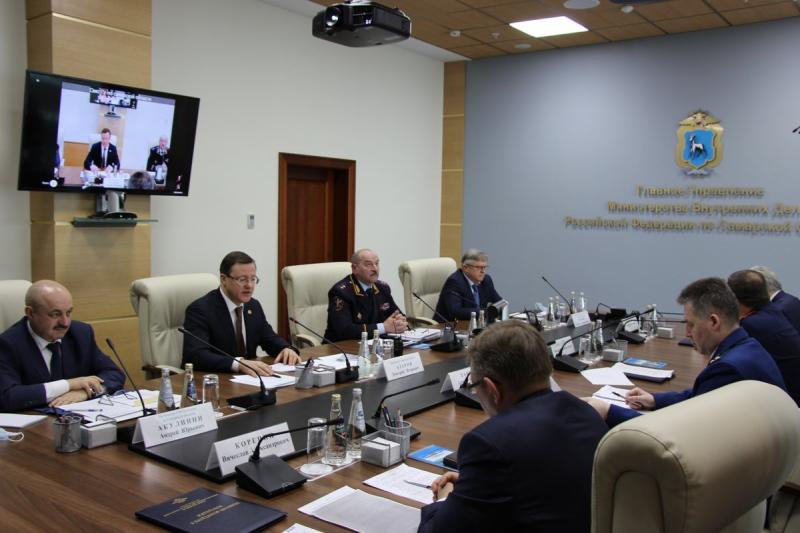 Дмитрий Азаров призвал ГУ МВД усилить совместную работу по борьбе с киберпреступностью 