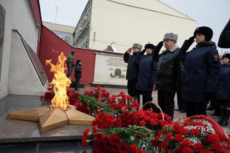 В Самаре почтили память погибших полицейских при пожаре в ГУВД