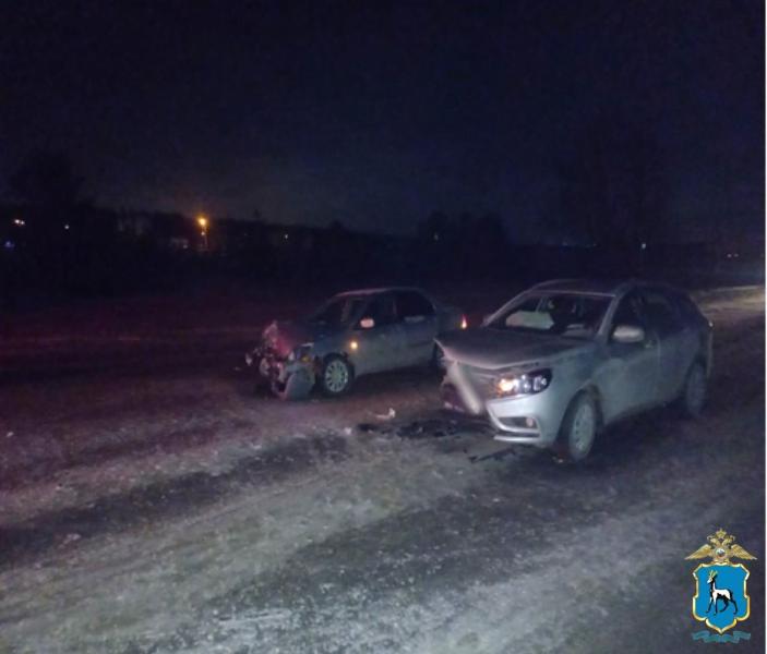 Четверо в больнице: в Самарской области на трассе Mitsubishi не пропустил LADA Vesta