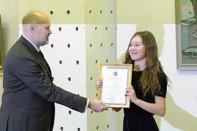 Одаренным детям губернии вручили именные премии