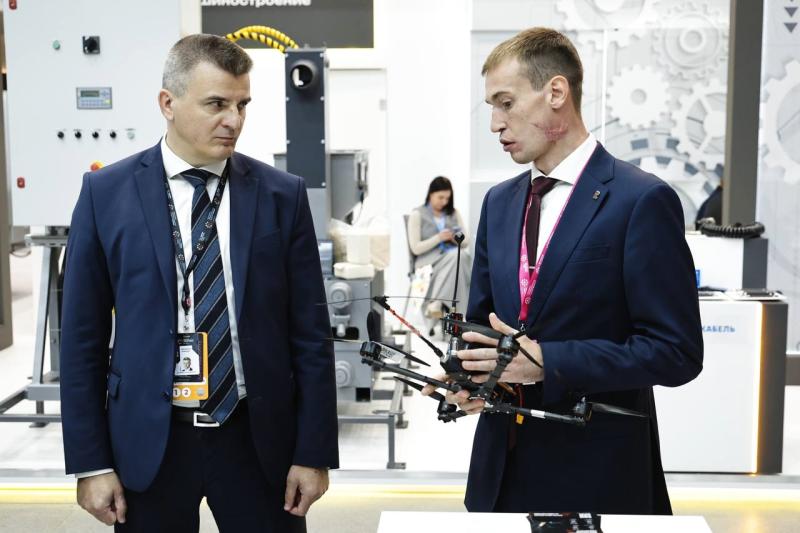 Участник "Школы героев" Матвей Мартемьянов представил самарские FPV-дроны на международной выставке ИННОПРОМ в Минске