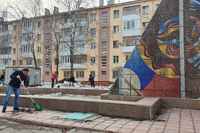 Гагаринский субботник добрался в Самаре до сквера Первых космонавтов