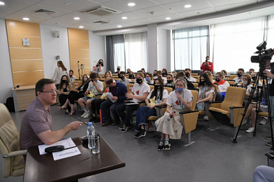 Дмитрий Азаров поздравил самарских студентов - победителей "Российской студенческой весны"