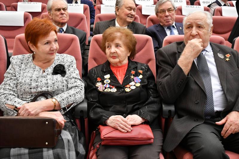 Общественники поддержали инициативу о присвоении Самаре статуса "Город трудовой доблести"