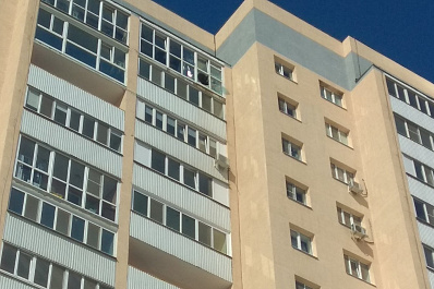 В Самаре взрывом газового баллона выбило окна в квартире 17-этажного дома