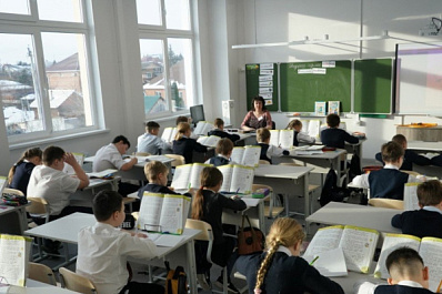 Губернатор Дмитрий Азаров открыл в Самарской области новую школу