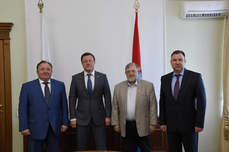 Дмитрий Азаров встретился с ведущими специалистами в сфере межнациональных отношений