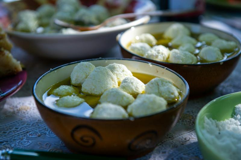 В Роспотребнадзоре рассказали, кому не стоит есть творог