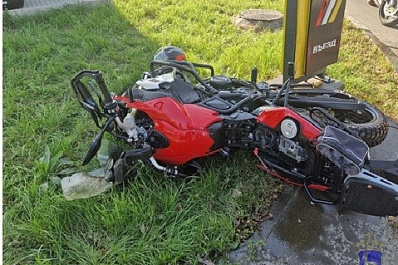 В Самаре на Московском шоссе иномарка "подрезала" мотоциклиста