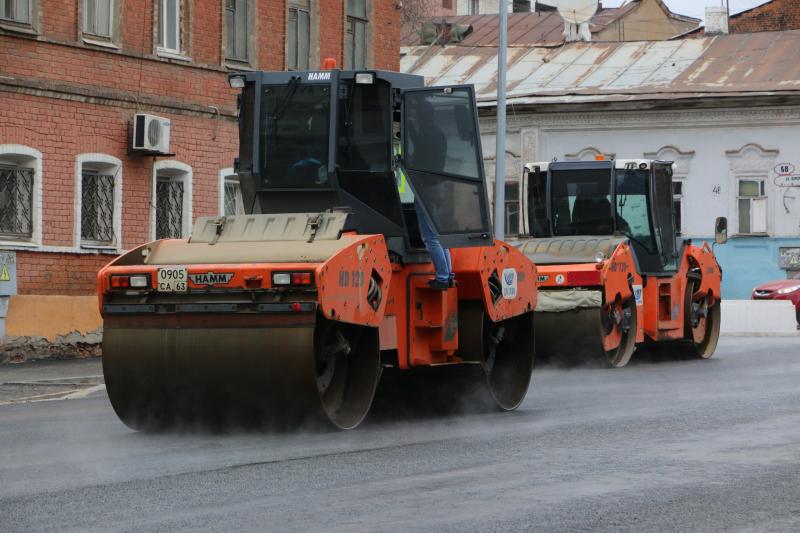 В Куйбышевском районе начали укладывать новое дорожное покрытие