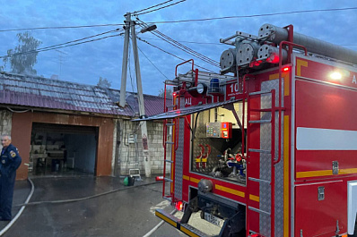 В Самарской области горела секция гаражей