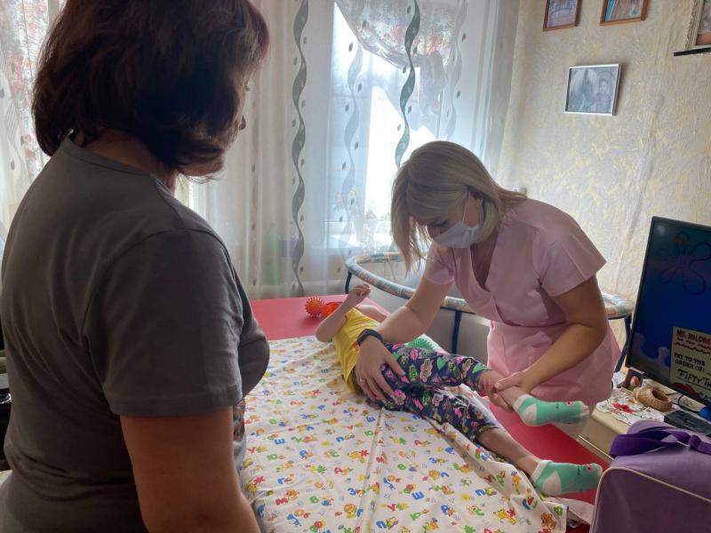 В Самарской области работает выездная реабилитационная бригада, оказывающая поддержку детям-инвалидам