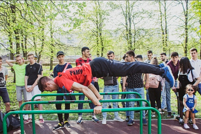 В Тольятти пройдет уличный турнир по упражнениям на брусьях