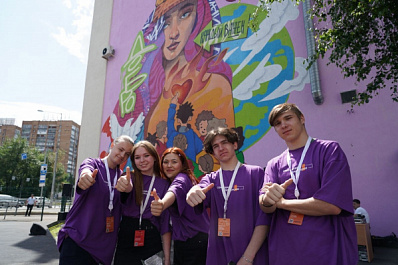 В Самаре открыли мурал молодым волонтерам