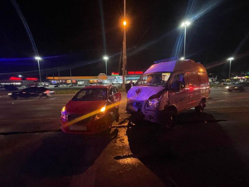 В Тольятти в ДТП с участием скорой помощи пострадали женщина и подросток