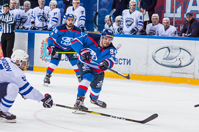 Хоккейная "Лада" одержала вторую победу в сезоне