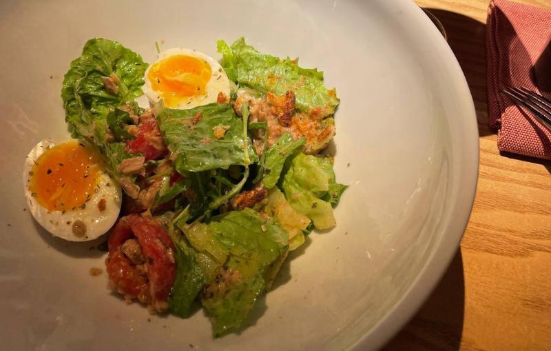 Эксперт Рыжкова рассказала, как спасти одежду от пятен во время новогоднего застолья