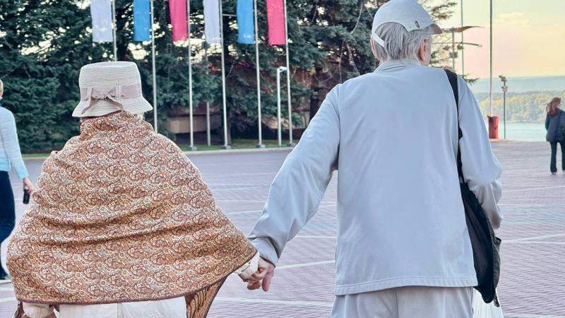 Как уберечь пожилых родственников от мошенников: советы специалиста по кибербезопасности